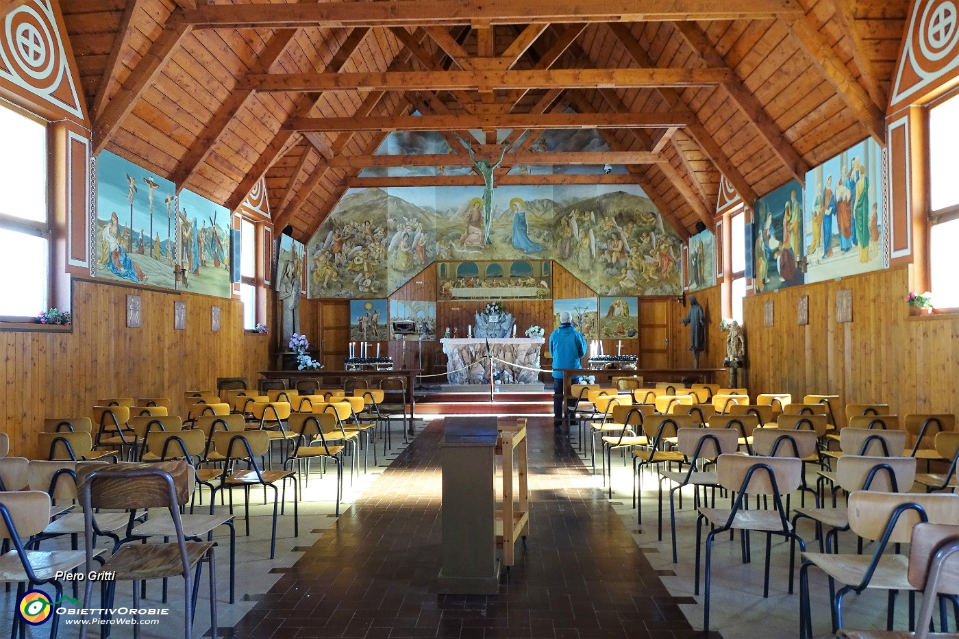 40 Interno della Chiesa di Maria Santissima Madre della Chiesa di Artavaggio.JPG